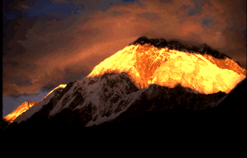 Everest, la mayor altura del palneta formada en un proceso de colisin continental (Cortesa del USGS)