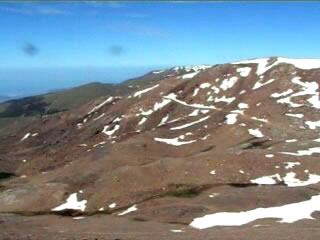 Vista de montaa con zonas de nieve