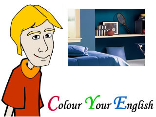 Brian en primer plano con imagen de dormitorio de color azul en el fondo