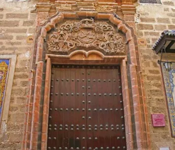 Parte de la fachada de la Parroquia de San Lorenzo en Cádiz