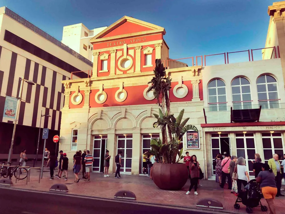 Fachada del Teatro Apolo 