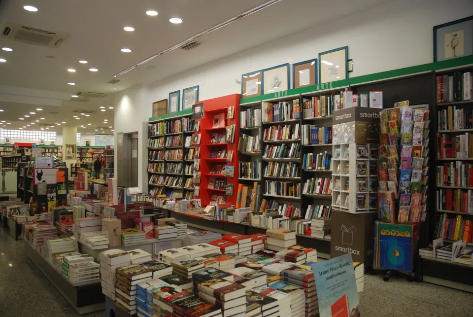 Conversación entre Ana Amezcua, Vicente Gómez y Nuria Ortega sobre las librerías como espacios culturales