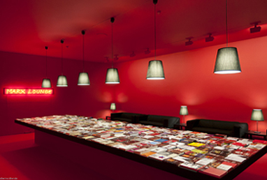 ALFREDO JAAR. Marx lounge, 2011. Instalacin de libros y mobiliario diverso