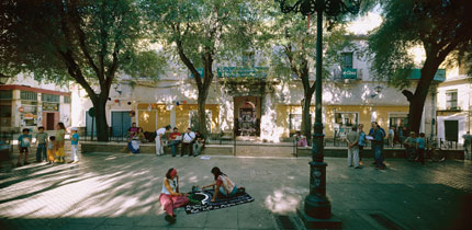 CLAUDIO ZULIÁN. La vida rescatada. El Pumarejo, 2005. Serie 3 x 2 lugares de imágenes compartidas, N Edicin 1/2. 150 x 300 cm. Fotografía