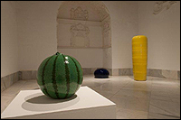 Ai Weiwei. Pillar (2006) | Watermelon (2006) | Bubble (2008). Vista de la instalacin en el CAAC