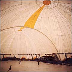 Interior de la Pista de Patinaje sobre Hielo de Sevilla (Hielotrn), 1975