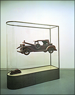 GUILLERMO PANEQUE. Sin ttulo (Modelo Wan Xiang S. L. Calle Magdalena - Polgono Industrial P-11, Villalba. Diciembre 2001. Madrid), 2001 - 2002. Vitrina, madera y polvo. 210 x 185 x 56 cm