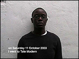 Emma Wolukau-Wanambwa. A Short Video about Tate Modern (Un breve video sobre la Tate Modern), 2003-2005. Video, 4min. 48seg. Fotograma