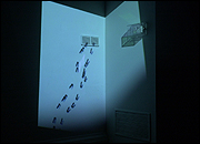 LOTTY ROSENFELD. Mocin de orden, 2002. Instalacin audiovisual, 11'49''