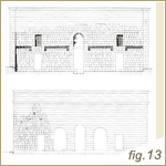 (Fig.13 - Alzados de los muros del edificio escénico: de la scaenae frons el superior, del postscaenium trasero el inferior)(Abre en ventana nueva)