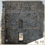 (Fig.15 - Detalle del muro de fondo del frente escénico)(Abre en ventana nueva)
