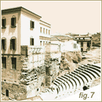 (Fig.7 - Imagen en la que se observa la superposición de la Casa de la Cultura a las estructuras del teatro romano)(Abre en ventana nueva)