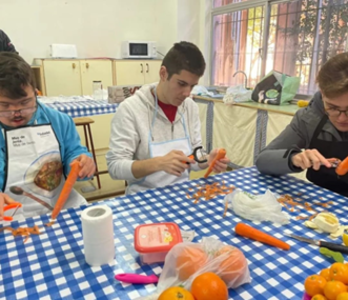 Niños cocinando