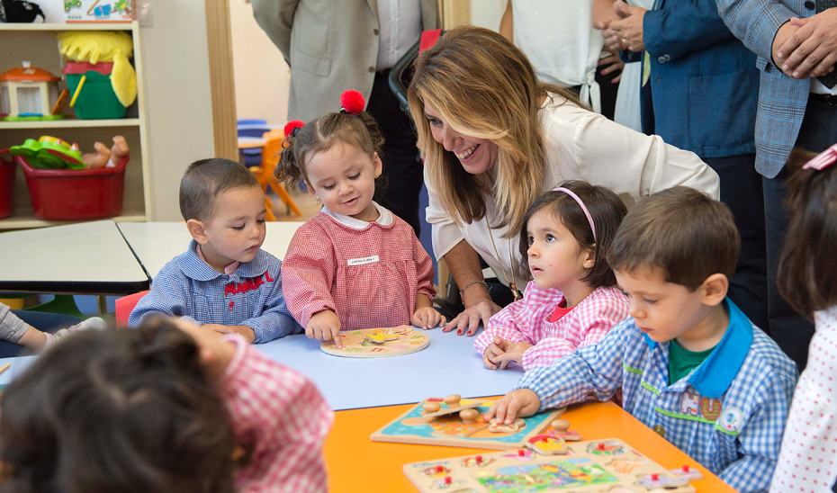 Díaz durante su visita a la escuela infantil 