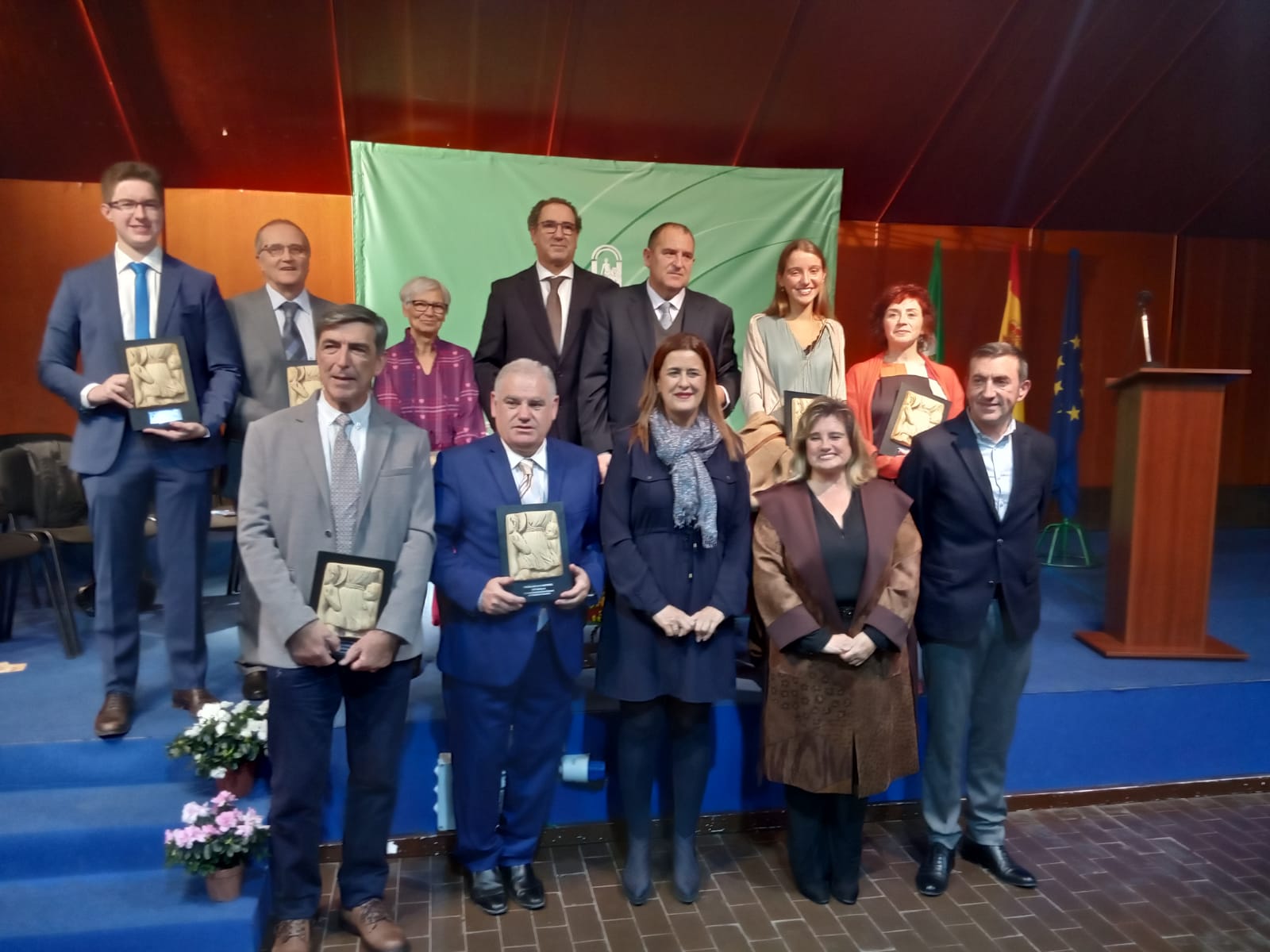 Sonia Gaya con los premiados.