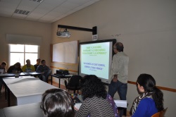 Grupo de jóvenes participando en un taller de formación durante un Encuentro Joven celebrado en Mollina en 2011.