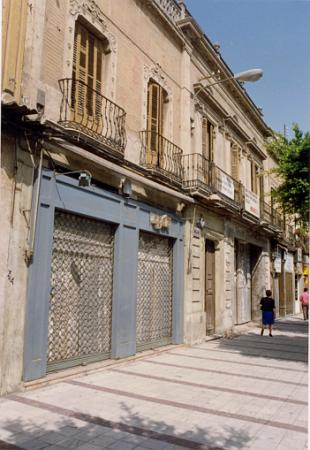 Proyecto básico y de ejecución de restauración de un edificio en la Puerta de Purchena, nº 2.