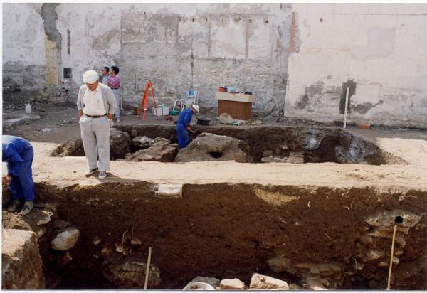 Proyecto básico y de ejecución de restauración de un edificio en la Puerta de Purchena, nº 2.