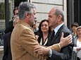 02.11.06.- El Congreso de los Diputados somete a aprobación el dictamen de la Comisión Constitucional sobre la reforma del Estatuto de Autonomía. En la imagen, el presidente andaluz saluda a Manuel Marín a su llegada al Congreso.