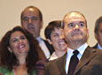 02.11.06.- El presidente de la Junta, junto a varios consejeros,  desde la tribuna de invitados tras la aprobación del Estatuto en el Congreso.