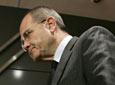 02.11.06.- Una vez concluido el debate, el jefe del Ejecutivo andaluz compareció ante los medios de comunicación, desde el mismo Congreso de los Diputados.