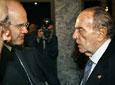 02.11.06.- El ex presidente de la Xunta Gallega, Manuel Fraga, felicita a Manuel Chaves.