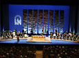 Plano general del escenario del Teatro de la Maestranza de Sevilla durante el acto de entrega de las Medallas de Andalucía.