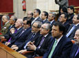 Las autoridades civiles y militares siguen desde la tribuna de
          invitados el Pleno Institucional celebrado en el Parlamento de Andalucía con
          motivo del 28-F.