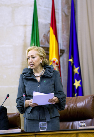 La presidenta del Parlamento de Andalucía, Fuensanta Coves, interviene ante la Cámara durante el Pleno institucional que se ha celebrado con motivo del Día de Andalucía.