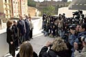 Tras la rueda de prensa, las autoridades y los familiares del pintor posaron para los medios en diferentes estancias del Palacio de Buenavista, ubicado en pleno casco histórico de la ciudad, a pocos metros de la catedral.