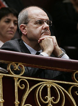 02.11.06.- El presidente de la Junta, atento a las intervenciones en el Congreso sobre el texto del Estatuto de Andalucía.