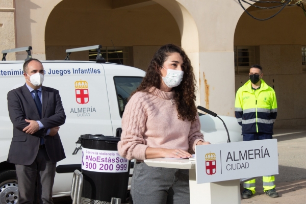 El IAM y el Ayuntamiento de Almería impulsan la campaña #NoEstásSola contra la violencia machista que lucirán casi 500 vehículos municipales