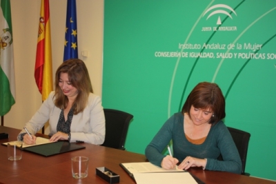 La Junta firma un convenio para impulsar la mejora del posicionamiento socioeconómico de las mujeres a través de las TIC