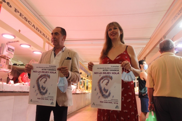 IAM y Ayuntamiento lanzan en los mercados de Córdoba la campaña de sensibilización contra la violencia machista ‘No estás sola’