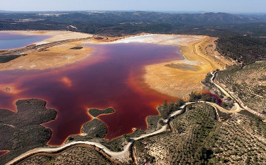 Una zona de rio Tinto vista desde el aire, con sus típicos tonos rojizos y anaranjados