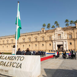 Vista general del exterior del Parlamento durante el acto institucional por el Día de Andalucía (Foto: EFE).