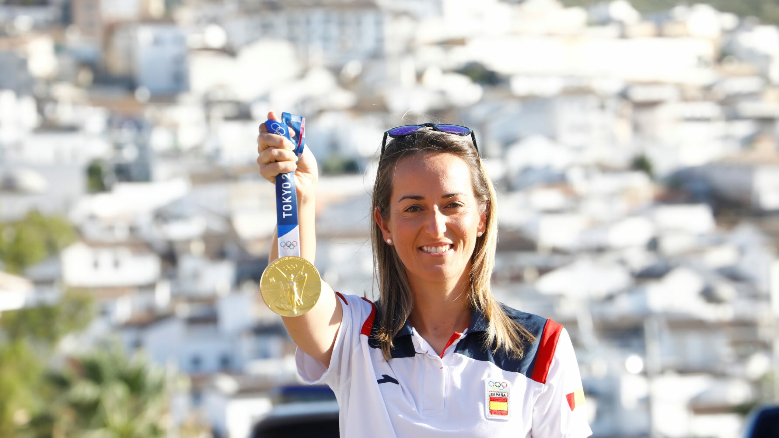 Fátima Gálvez, con la Medalla de Oro conseguida en los Juegos de Tokio 2020 (Foto: EFE).