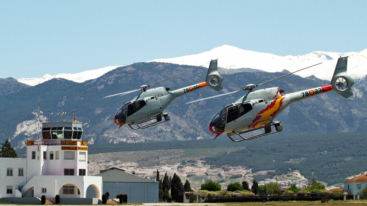 Helicópteros en la base área de Armilla (Granada).