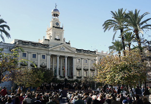Música en la Plaza del Ayuntamiento de Cádiz.