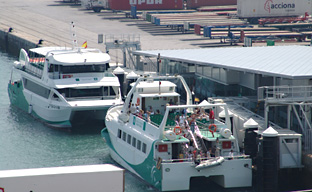 El catamarán de la Bahía de Cádiz creció en número de viajeros en agosto de 2012 respecto al mismo mes del año anterior.