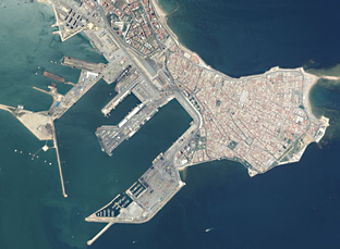 Las ortofotografías ofrecen una visión con continuidad espacial. En la imagen, Cádiz.