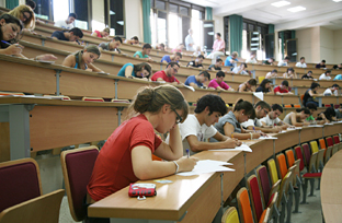 Alumnos en clase en una facultad andaluza.