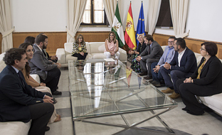 Reunión entre la presidenta de la Junta y la Asociación Comisión Católica Española de Migración.