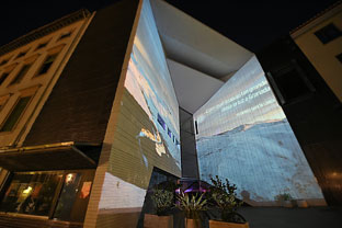 Video mapping de presentación de la nueva imagen de Sierra Nevada, proyectado en la fachada del Centro Federico García Lorca.