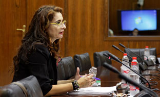 La consejera de Hacienda y Administración Pública, María Jesús Montero, ha denunciado que los 5.522 millones de euros que Andalucía ha dejado de percibir entre los años 2009 y 2015 habrían permitido a la comunidad crecer un 3,8% más del PIB y crear 100.000 empleos.