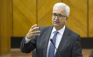 El vicepresidente de la Junta interviene en la segunda sesión del pleno del Parlamento andaluz durante la sesión de control al Gobierno.