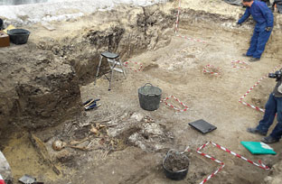 En las actuaciones en fosas se están realizando labores de indagación, exhumación y estudio antropológico.