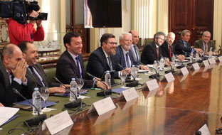El consejero de Agricultura asistió a la reunión en Madrid sobre la aceituna negra de mesa.