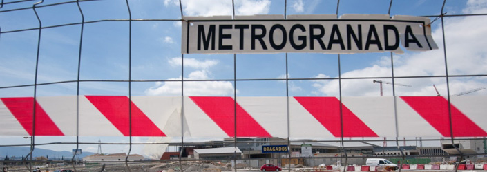 Delimitación de área en una de la zona de obras del metro.