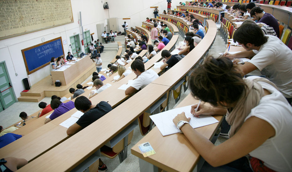 Imagen de archivop de un aula universitaria.